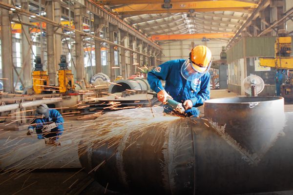 Sản xuất, gia công cấu kiện kim loại theo tiêu chuẩn và phi tiêu chuẩn