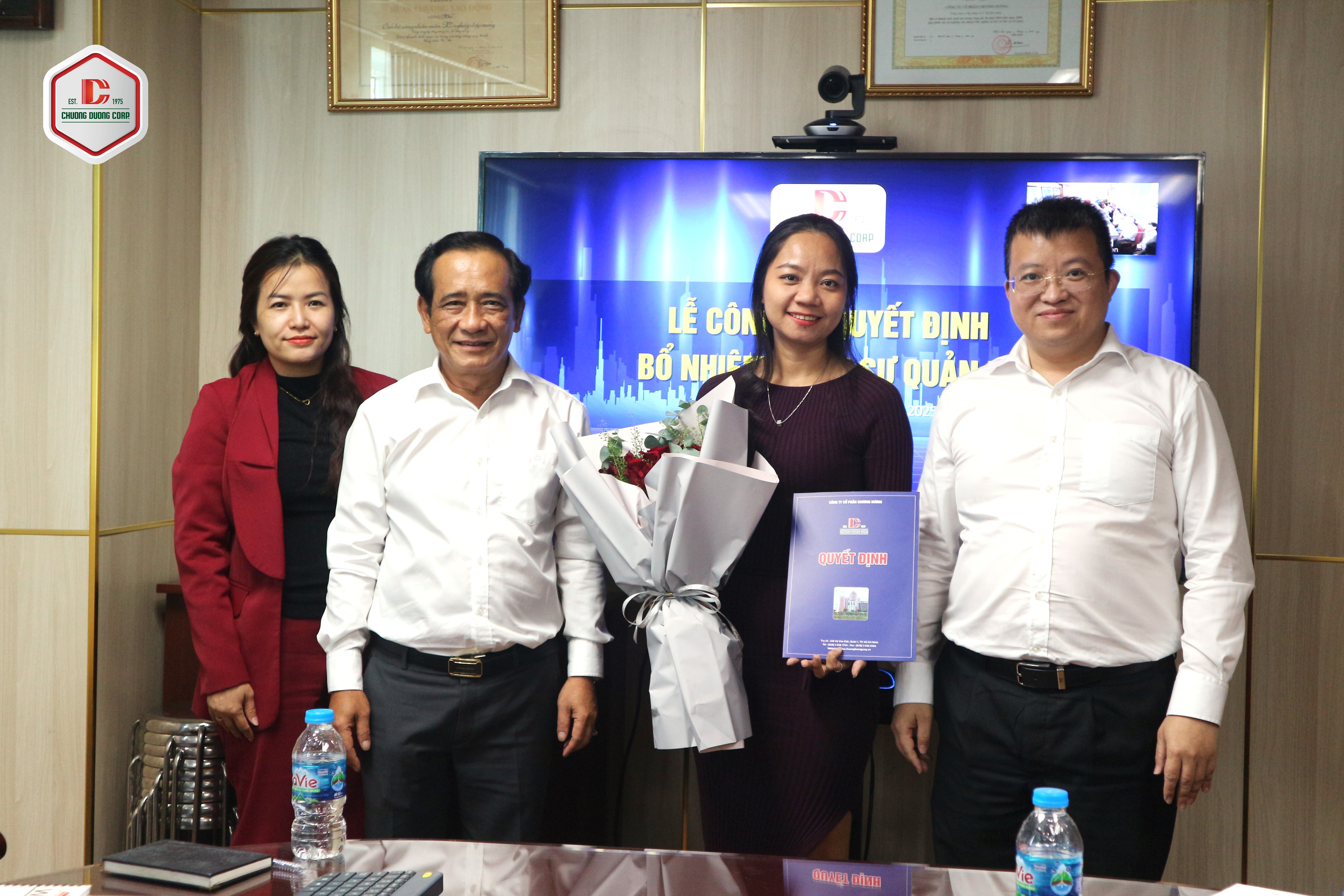 LỄ CÔNG BỐ QUYẾT ĐỊNH BỔ NHIỆM QUYỀN KẾ TOÁN TRƯỞNG HUỲNH HOÀNG HOÀI HÂN VÀ KHEN THƯỞNG PHÒNG ĐẦU TƯ CDC